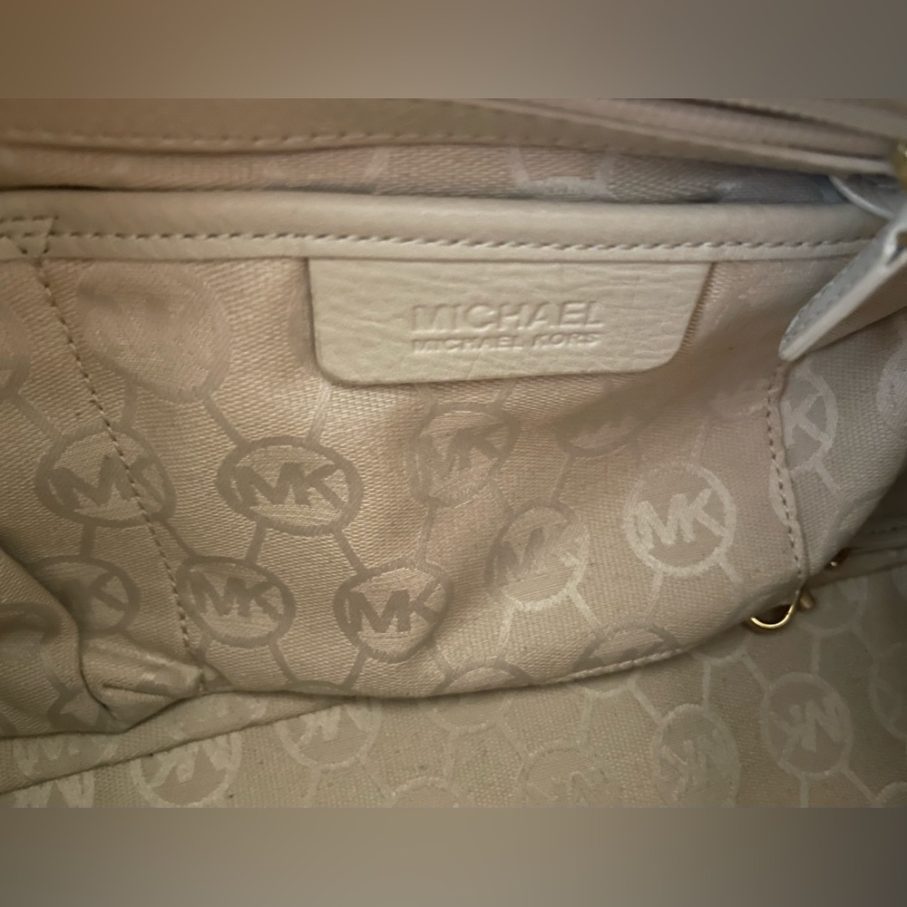 Authentic Genuine Leather Michael Kors Handbag - Picture 7 of 14